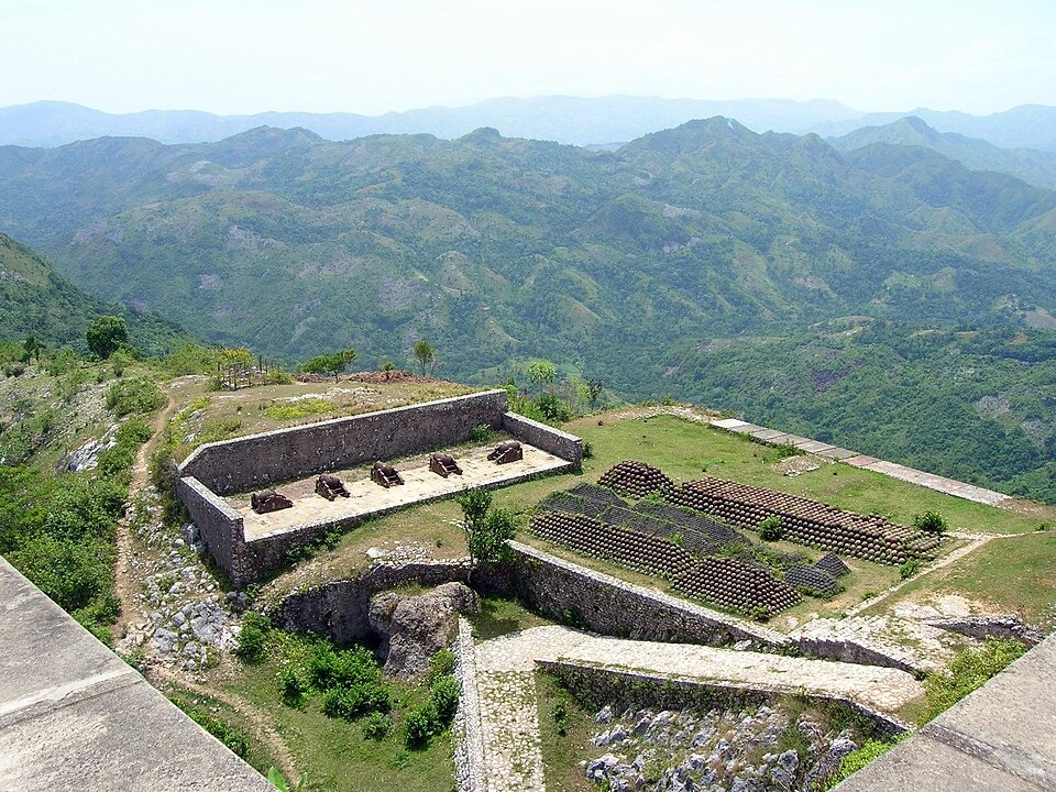 Rows of cannons inside the Citadelle Laferrière